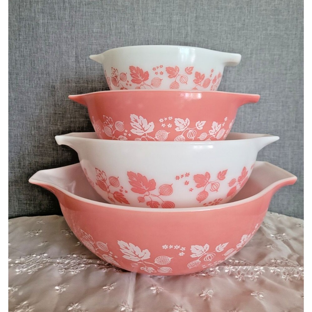 Pyrex Gooseberry Pink White Cinderella Mixing Bowl Set 4pc 441, 442, 443,444